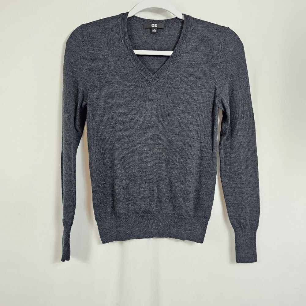 Uniqlo Wool V Neck Sweater in Charcoal - Size S